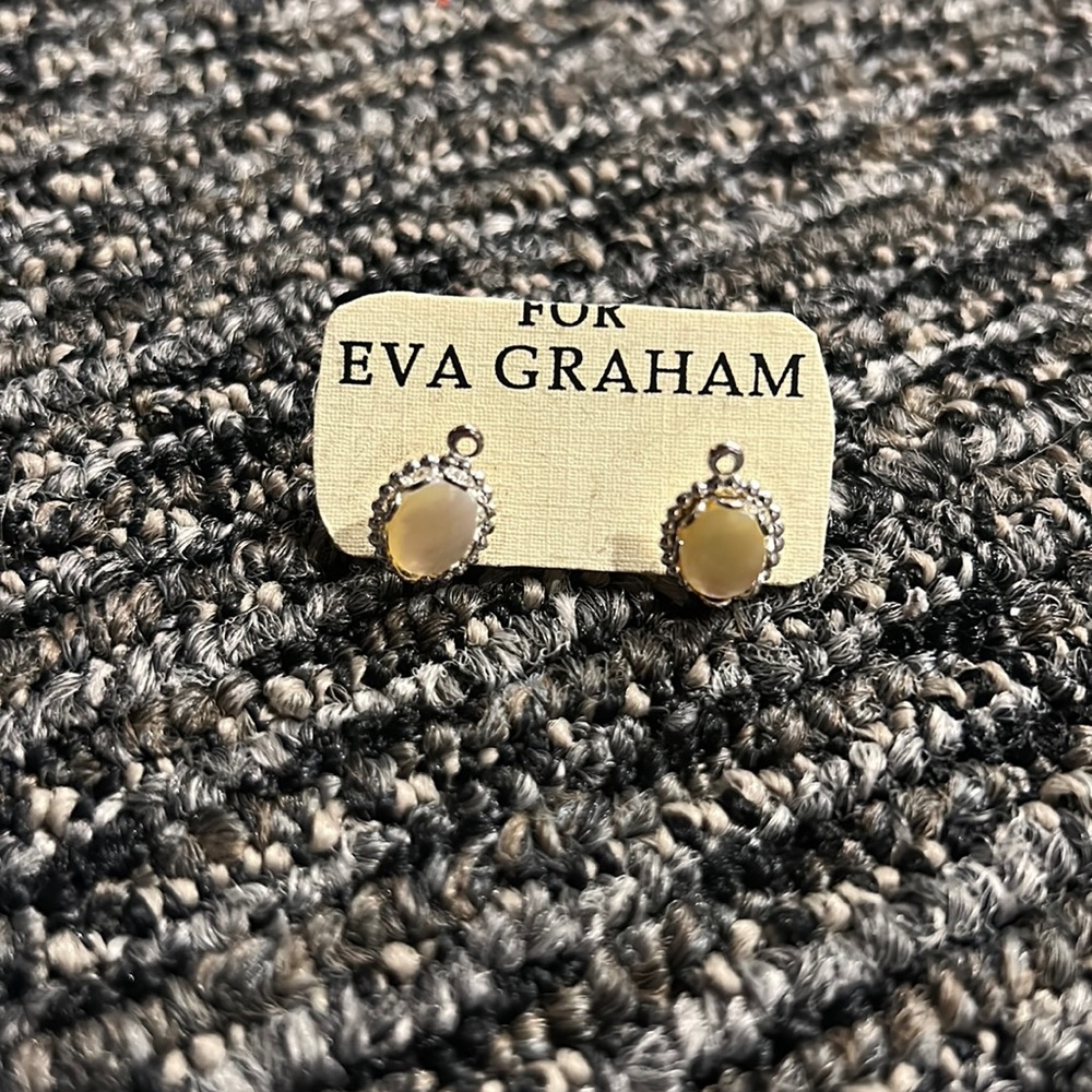 💥Brand NEW Earrings | Stud stones | Silver with Pearl looking stones 💥
